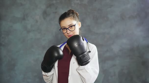 Portrait of doctor woman with boxing gloves — ストック動画