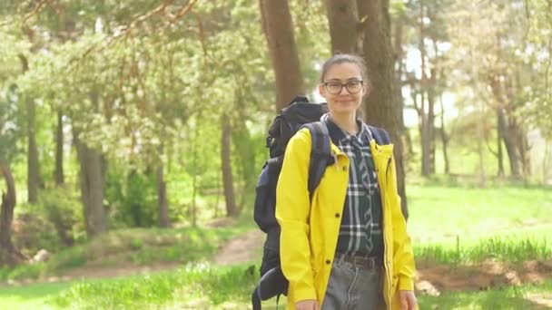 Portrait of young tourist woman with glasses, copy space. Travel and hiking concept — Stock Video