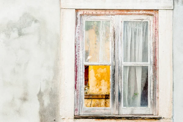 Broken Window Grey Wall — Stock Photo, Image