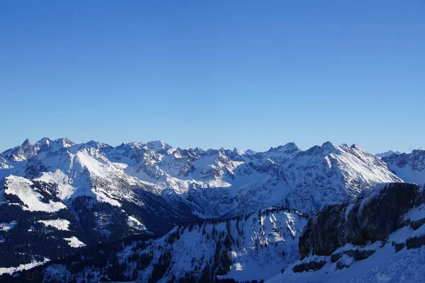 Bela Paisagem Inverno Com Sol Céu Azul Nos Alpes Bávaros — Fotografia de Stock