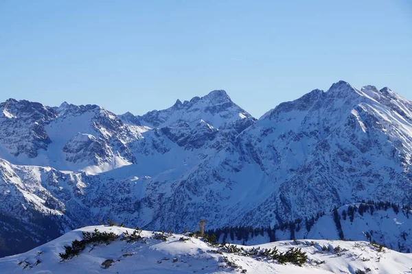 Bellissimo Paesaggio Invernale Con Sole Cielo Blu Nelle Alpi Bavaresi — Foto Stock