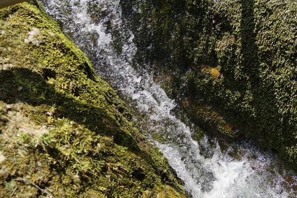 Wasserfall Kaskade Den Alpen Sonnenlicht Kurzzeitbelichtung — Stockfoto