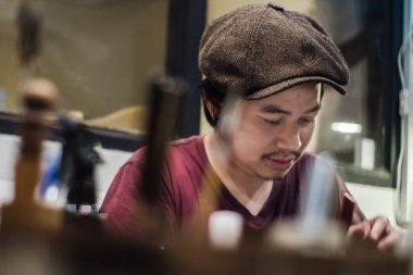 Deri ustası derisini yapmaya odaklan..