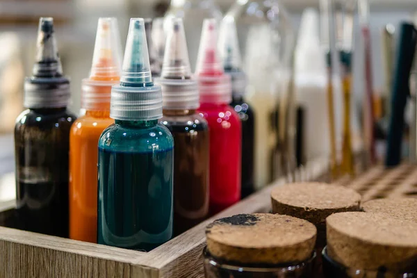 Набор Красок Бутылок Инструментов Окрашивания Кожи — стоковое фото