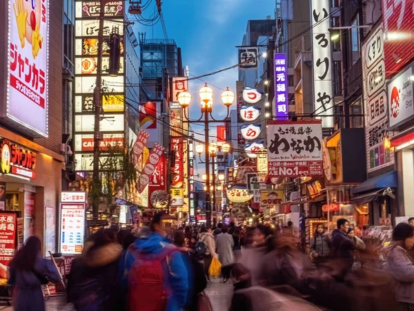 Lång Exponering Skott Många Turist Promenader Längs Upptagen Dotonbori Gatan — Stockfoto