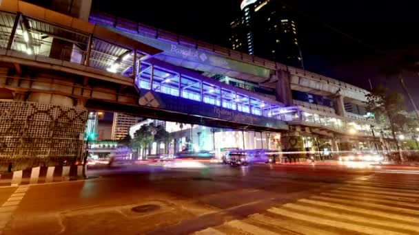 Zeitraffer Aufnahme Des Verkehrs Bangkok Nachtaufnahme Mit Langzeitbelichtung Lichtspuren Erfassen — Stockvideo