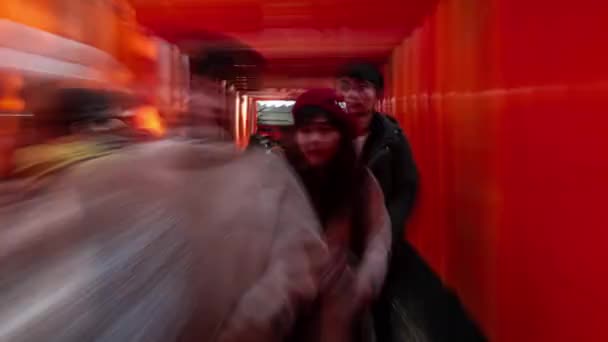 Fushimi Inari Taisha Nın Kırmızı Torii Kapılarından Geçişi Japonya Kyoto — Stok video