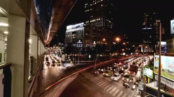 Zeitraffer Aufnahme Des Verkehrs Bangkok Nachtaufnahme Mit Langzeitbelichtung Lichtspuren Erfassen — Stockvideo