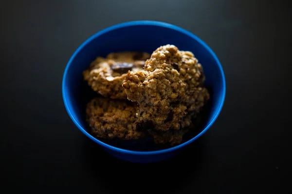 Domácí Zdravé Cookies Čokoládovými Lupínky Černém Pozadí — Stock fotografie