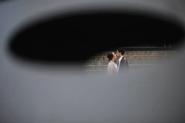 Newlyweds Stand Arms Each Other Photo Taken Black Hole — Stock Photo, Image