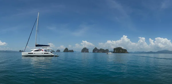 Natureza Paisagem Cênica Andaman Mar Krabi Com Veleiro Para Viajante — Fotografia de Stock