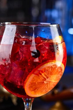 Spritz Aperol çilek ve portakal ile