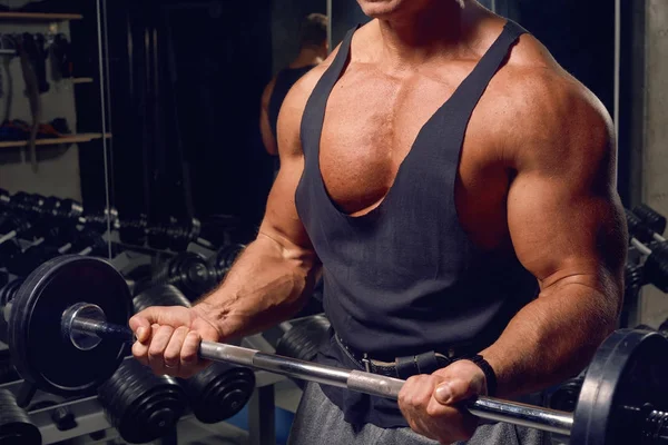 Athletic, adult man exercising in the gym — Stock Photo, Image