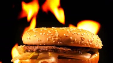 Hamburgerin yanma videosu
