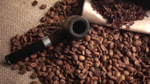 Gerösteter Kaffee Und Tabakpfeife — Stockvideo