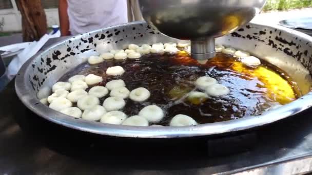 Παραδοσιακό Τούρκικο Γλυκό Ντόνατ Lokma — Αρχείο Βίντεο