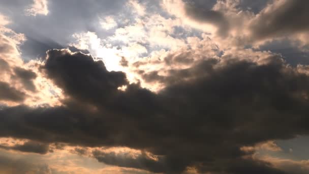 Nubes Oscuras Luz Solar — Vídeos de Stock