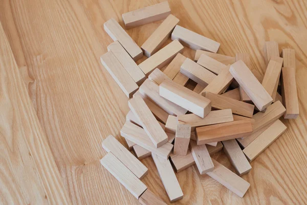 Holzklotz Auf Einem Holztisch — Stockfoto