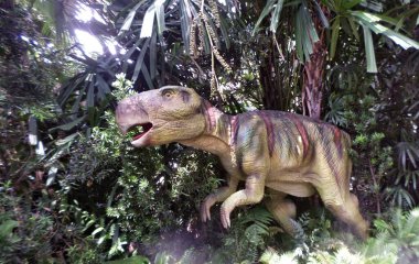 Dinozorlar vadisine gidip Singapur Hayvanat Bahçesi Hayvanat Bahçesi Hayvanat Bahçesi 'nin Hayvanat Bahçesi Parkı' nda tarih öncesi yaratıklarla yüzleş..