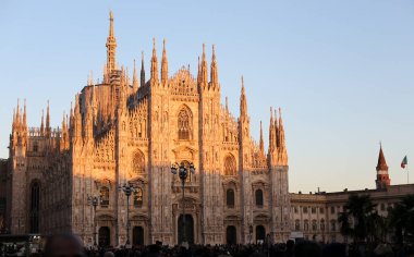 Milan, İtalya, Lombardiya: 24 Şubat 2019: Katedral Duomo di Milano, Piazza del Duomo, Saint Maria Katedrali