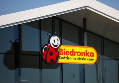 Czestochowa, Polonya - 17 Mart 2020: Biedronka 'nın iç görünümü - şarküteri ve süpermarket zincir mağazaları şirketi