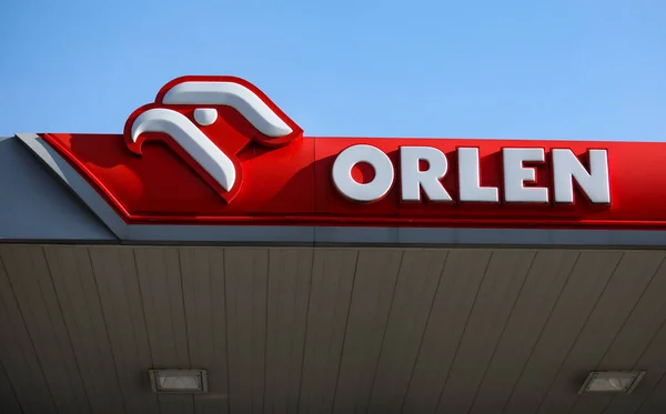 Czestochowa, Polonya, Silezya -17 Mart 2020: ORLEN benzin istasyonu, benzin pompası, VERVA yakıtı