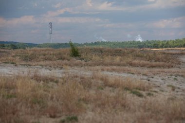 Bledow Desert (Pustynia Bledowska), Polonya 'nın düşük Voyvoda bölgesindeki Silesia Dağları' nda yer alan bir bölge. Orta Avrupa 'nın herhangi bir denizden uzak bir bölgede bulunan en büyük kum birikintisi.