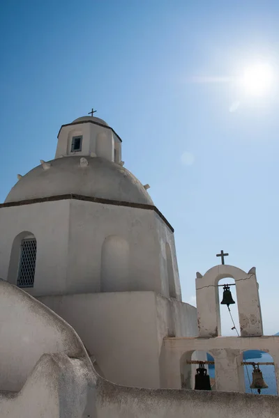 サントリーニ島 ギリシャ エーゲ海 海の景色を望む伝統的で有名な白い家や教会 — ストック写真