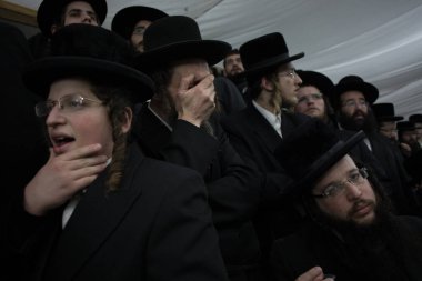 Lelow, Poland- 03 Şubat 2017: Hasidik Ortodoks Yahudiler Tzadik David Biderman 'ın 203' üncü ölüm yıldönümünü kutluyorlar