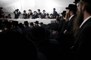 Lelow, Poland- 03 Şubat 2017: Hasidik Ortodoks Yahudiler Tzadik David Biderman 'ın 203' üncü ölüm yıldönümünü kutluyorlar