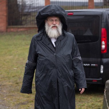 Lezajsk, Polonya - 01 Mart 2016: Tzadik Elimelech 'in ölümünün 231' inci yıldönümü olan Hasidik bayramını kutlamak ve dua etmek için Avrupa, ABD, Kanada ve İsrail 'den gelen Hasidik ortodoks Yahudiler