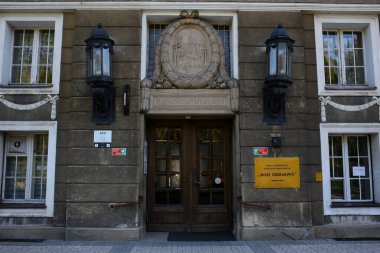 Szczawno-Zdroj, Polonya - 15 Eylül 2019: Walbrzyskie Dağları 'nda (Merkez Sudetes) yer alan Walbrzych poviat, Aşağı Silezya Voyvoda bir kaplıca kasabası, eski Grand Hotel, Spa evi).