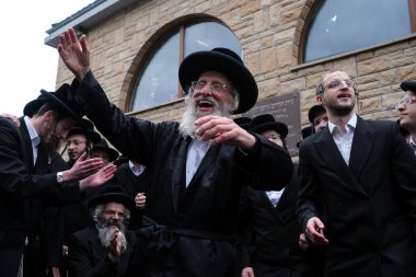 Lelow, Poland- 02 Şubat 2020: Hasidik Ortodoks Yahudileri Tzadik David Biderman 'ın 206. ölüm yıldönümü kutlamaları sırasında