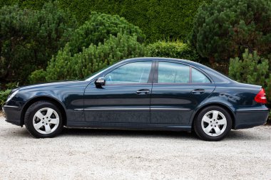 Mercedes-Benz E-Sınıfı serisi, üçüncü nesil.