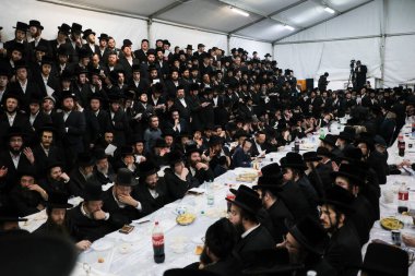 Lelow, Poland- 02 Şubat 2020: Hasidik Ortodoks Yahudileri Tzadik David Biderman 'ın 206. ölüm yıldönümü kutlamaları sırasında