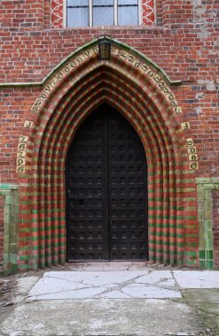 Eski geleneksel ahşap kapılar.