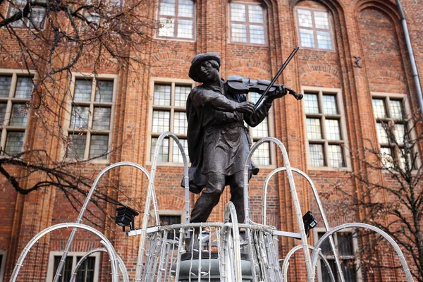 Pomnik Rafter Toruniu Fontanna Zwieńczona Statuetką Krokwi Grającej Skrzypcach — Zdjęcie stockowe