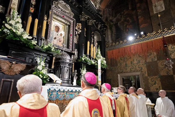 Czestochowa, Polonya, Jasna Gora Manastırı (Clarus Mons) - 28 Temmuz 2017: Czestochowa 'nın Muhteşem Siyah Madonna' sının ilk resmi