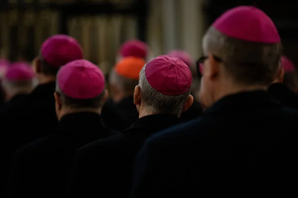 Czestochowa Polsko Klášter Jasna Gora Listopadu 2019 Kněží Amarantském Zucchettu — Stock fotografie