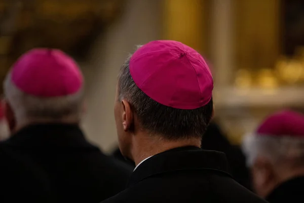 Czestochowa Polsko Klášter Jasna Gora Listopadu 2019 Kněží Amarantském Zucchettu — Stock fotografie