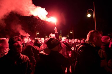 Czestochowa, Polonya - 05 Ocak 2019: 11: Jasna Gora Manastırı 'ndaki futbol taraftarlarının haccı, hacılar geceleri havai fişek ateşliyor