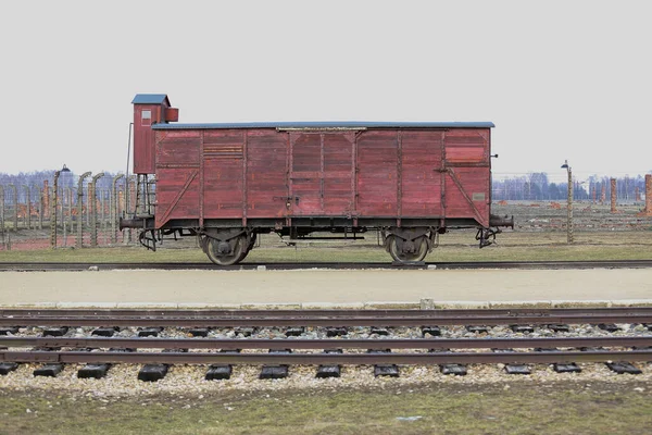 奥斯威辛 伯克瑙 Auschwitz Birkenau Poland 2019年2月15日 列车车厢 用于运送人前往德国集中营 奥斯威辛集中营大屠杀纪念馆的一部分 Arbeit — 图库照片