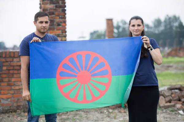 Auschwitz, Polonya - 02 Ağustos 2017: Avrupa Roman Soykırımı, Zigenerlager 'in KL Auschwitz-Birkenau' da tasfiye edilişinin 73. yıldönümü