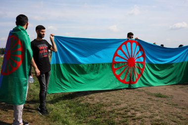 Auschwitz, Polonya - 02 Ağustos 2019: Avrupa Roman Soykırımı, Zigenerlager 'in KL Auschwitz-Birkenau' da tasfiye edilmesinin 75. yıldönümü