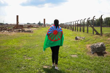 Auschwitz, Polonya - 02 Ağustos 2019: Avrupa Roman Soykırımı, Zigenerlager 'in KL Auschwitz-Birkenau' da tasfiye edilmesinin 75. yıldönümü
