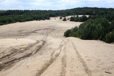 Siedlce Çölü, Krakow-Czestochowa Tepesi yakınlarındaki Siedlec köyü. Motor sporu severler için turistik ilgi ve ilgi alanı