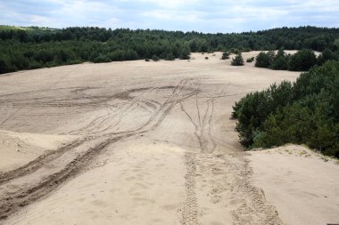 Siedlce Çölü, Krakow-Czestochowa Tepesi yakınlarındaki Siedlec köyü. Motor sporu severler için turistik ilgi ve ilgi alanı