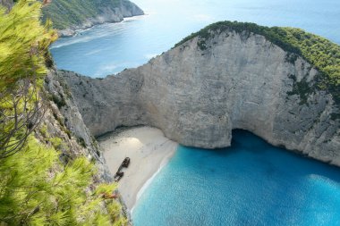 Yunanistan, Zakynthos adası: Dünyanın en ünlü plajlarından biri olan boş Navagio Körfezi ve Batık Kumsalı 'nın inanılmaz manzarası