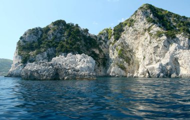 Yunanistan 'ın Zakynthos adasındaki mavi mağaralar