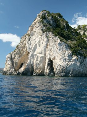 Yunanistan 'ın Zakynthos adasındaki mavi mağaralar